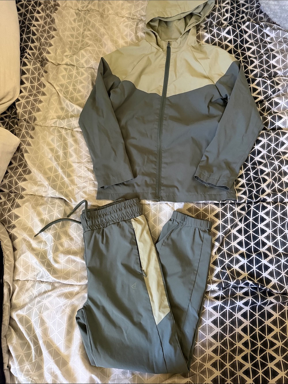 Two-Tone Primark Olive Green Hooded Jacket and Pants Set